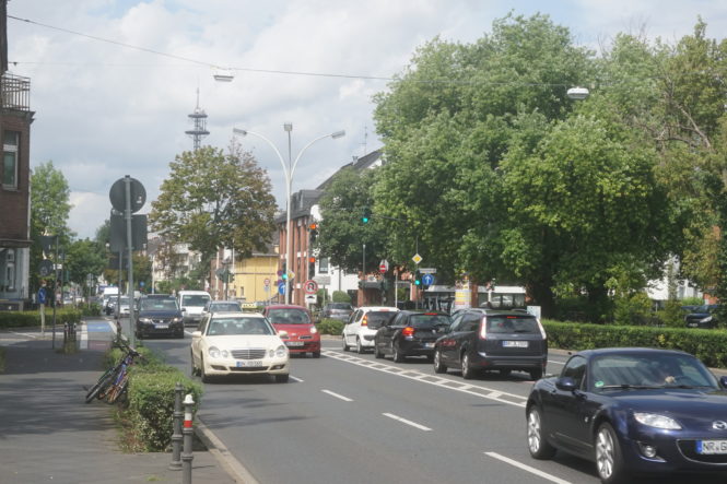Die Reuterstraße zählt zu den meist frequentierten Verkehrsadern der Stadt